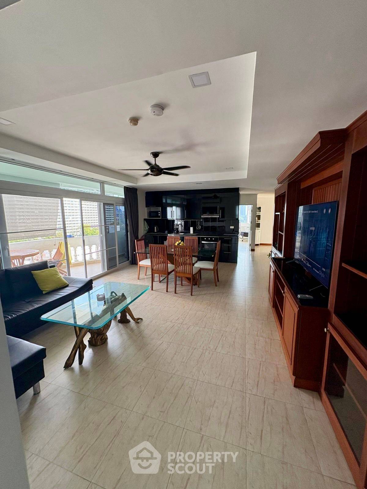 For SaleCondoPattaya, Bangsaen, Chonburi : 2-BR Condo at Jomtien Complex Condotel close to Jomtien Beach