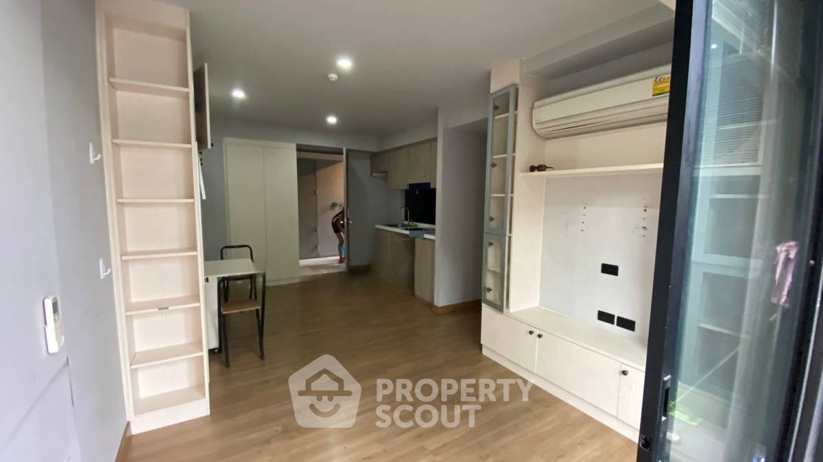 For SaleCondoAri,Anusaowaree : 2-BR Condo at Fynn Aree near BTS Ari