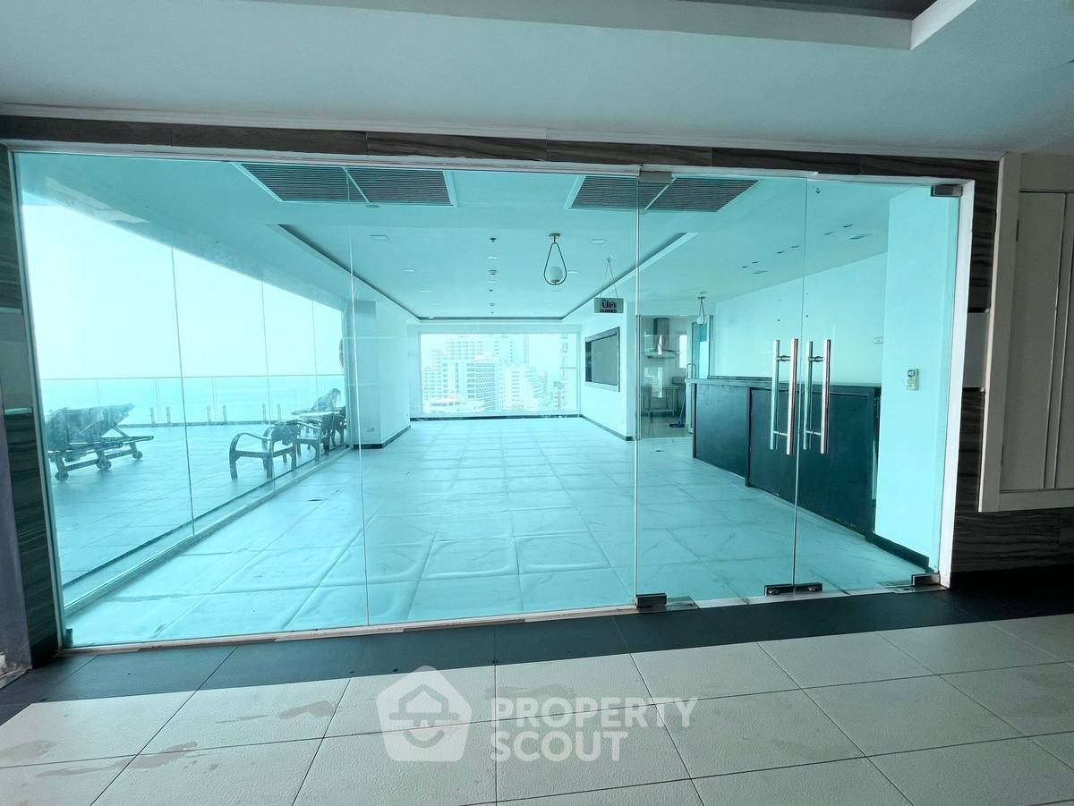 For SaleCondoPattaya, Bangsaen, Chonburi : 1-BR Condo at Cosy Beach View close to Phratamnak