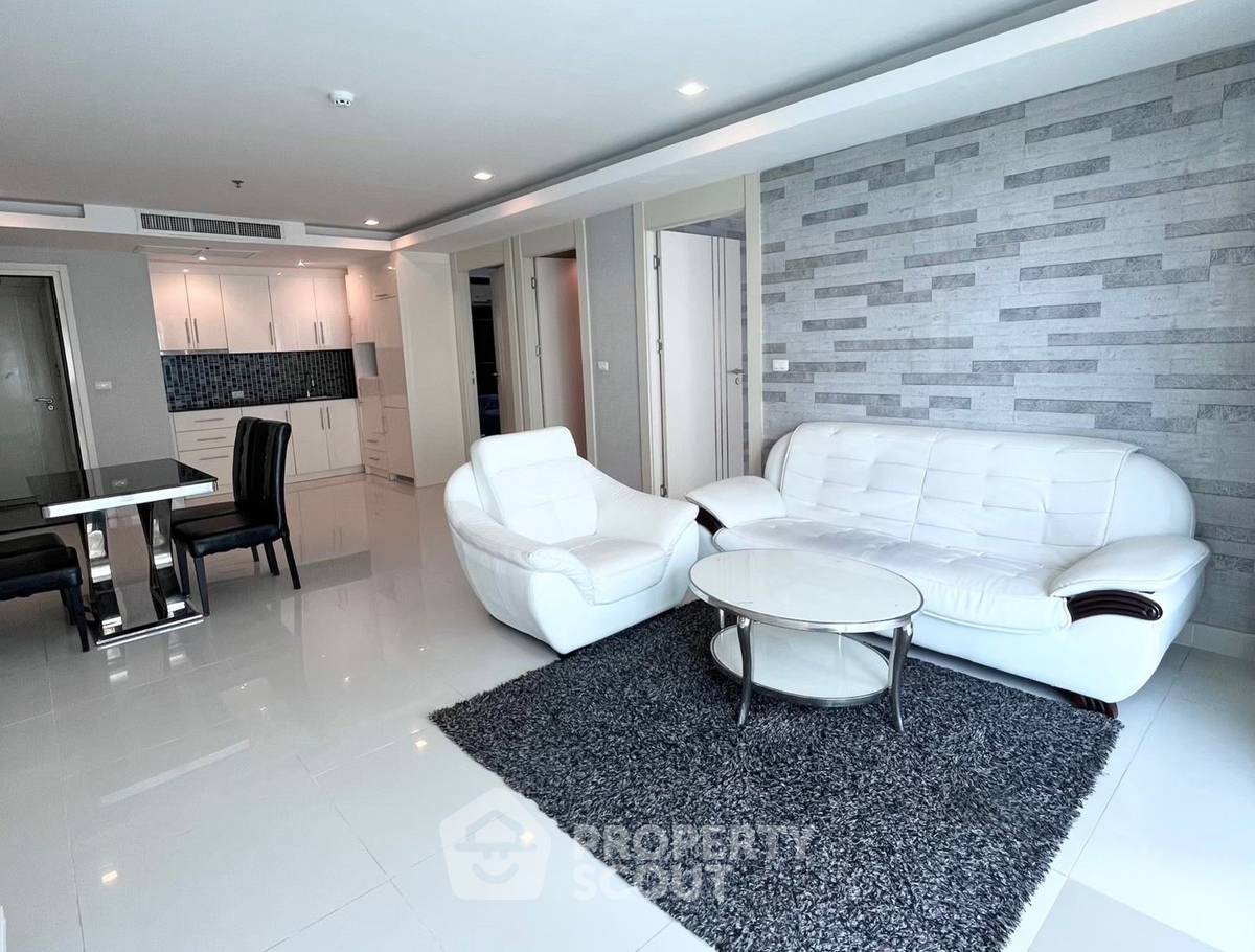 For SaleCondoPattaya, Bangsaen, Chonburi : 2-BR Condo at Cosy Beach View close to Phratamnak