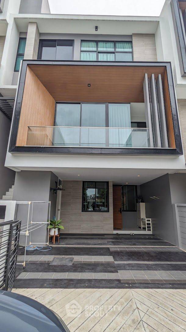ขายทาวน์โฮมพัฒนาการ ศรีนครินทร์ : ทาวน์เฮาท์ 3-ห้องนอน ที่ เนอวานา ดีฟายน์ ศรีนครินทร์-พระราม 9 ใน สะพานสูง