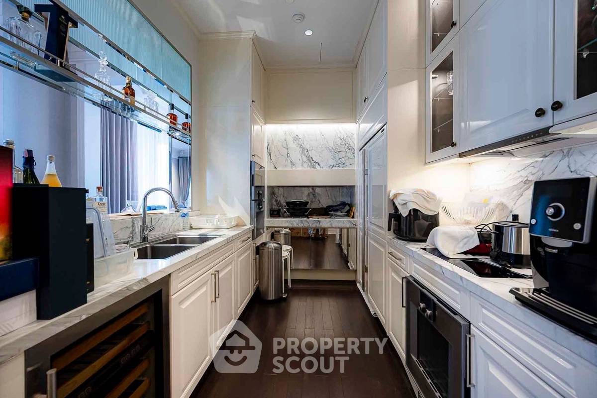 For SaleCondoWitthayu, Chidlom, Langsuan, Ploenchit : 3-BR Condo at 98 Wireless near BTS Phloen Chit