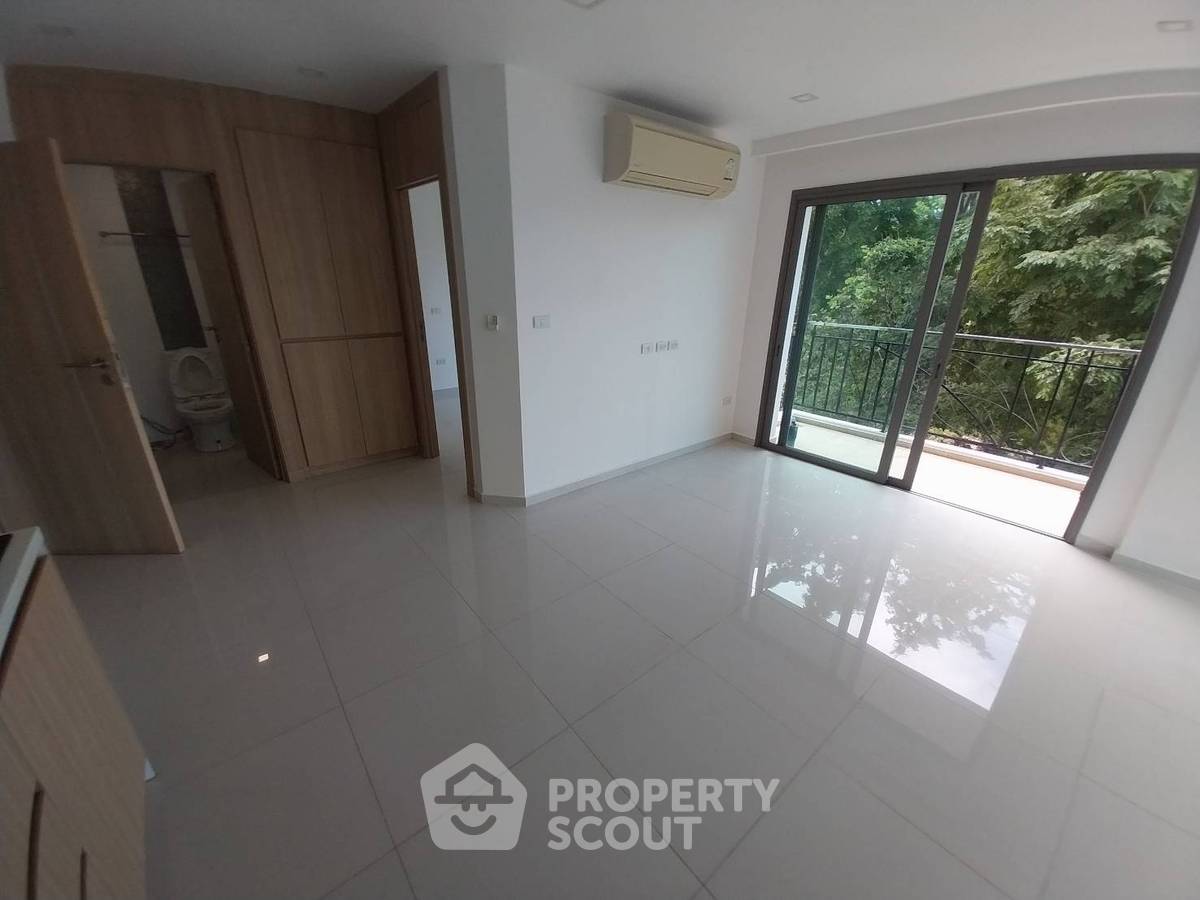 For SaleCondoPattaya, Bangsaen, Chonburi : 1-BR Condo at City Garden Tropicana close to Naklua