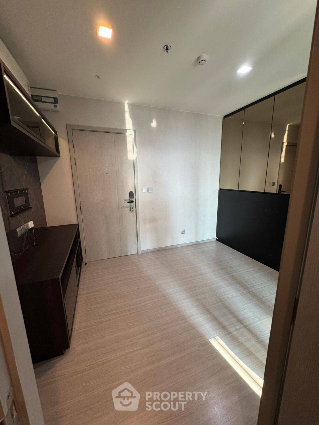 For SaleCondoOnnut, Udomsuk : 1-BR Condo at Life Sukhumvit 62 near BTS Bang Chak