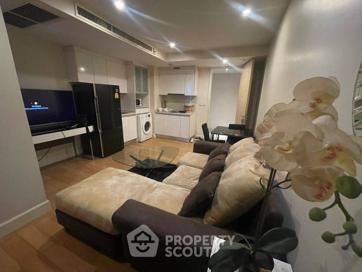 For SaleCondoSathorn, Narathiwat : 1-BR Condo at Collezio Sathorn-Pipat near BTS Chong Nonsi