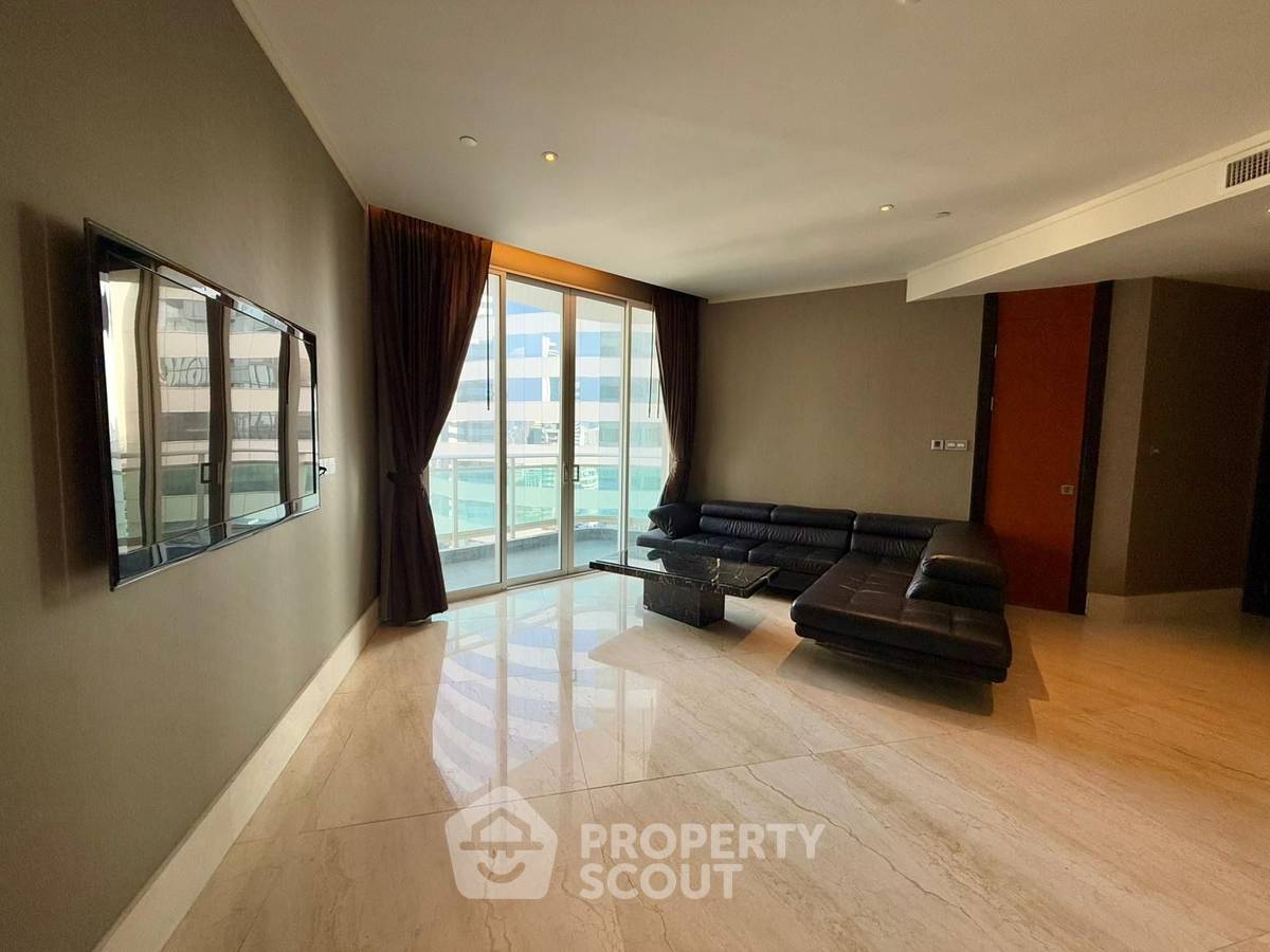 For SaleCondoSathorn, Narathiwat : 3-BR Condo at The Infinity Condominium near BTS Chong Nonsi