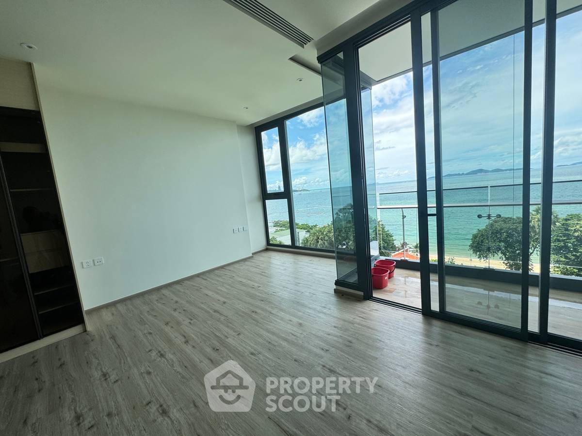 For SaleCondoPattaya, Bangsaen, Chonburi : 1-BR Condo at AROM WONGAMAT close to Sanctuary of Truth