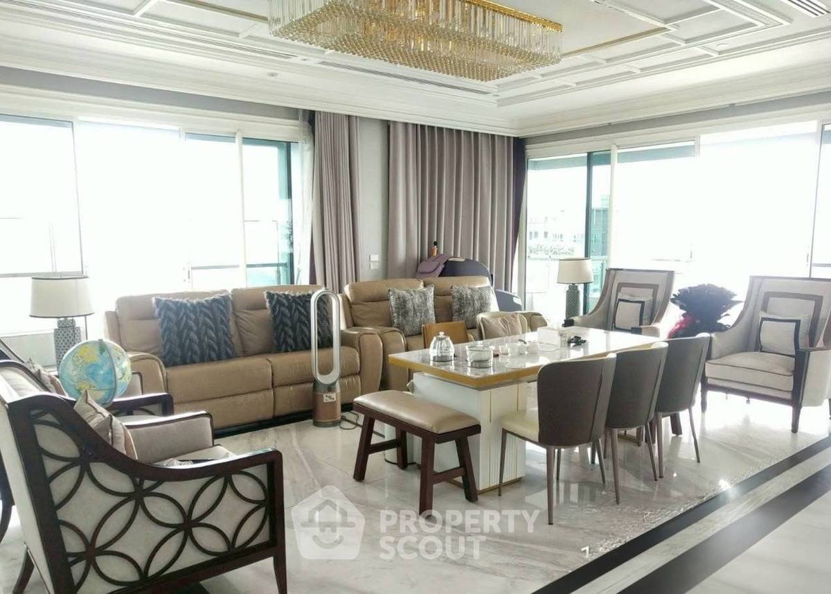For SaleCondoRama9, Petchburi, RCA : 5-BR Condo at Q Asoke near MRT Phetchaburi