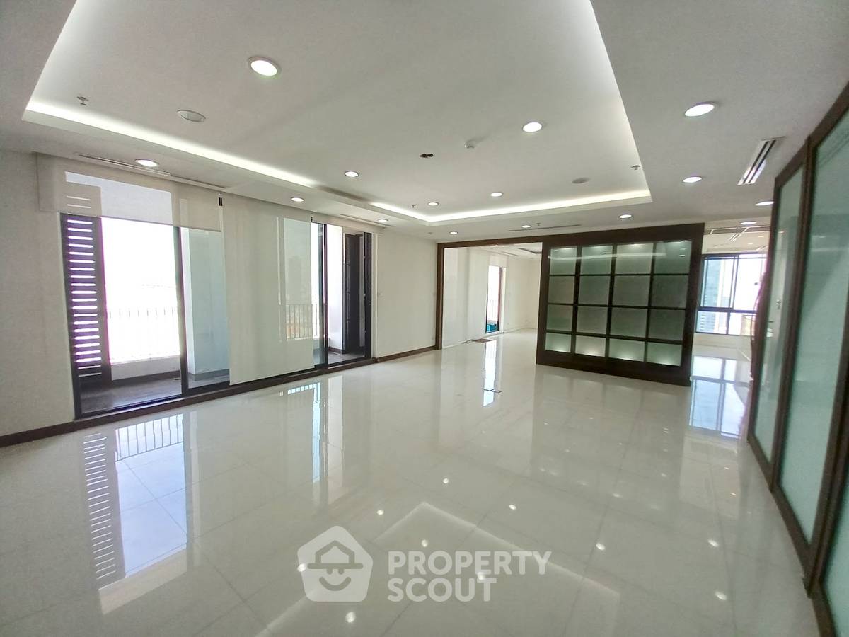 For SaleCondoSukhumvit, Asoke, Thonglor : 3-BR Condo at Icon 3 Condominium close to Thong Lo