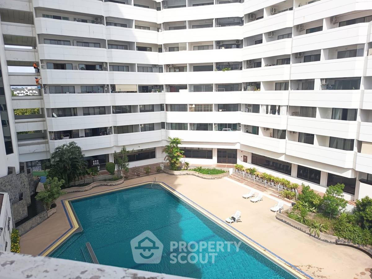 For SaleCondoPattaya, Bangsaen, Chonburi : 3-BR Condo at View Talay 3 close to Phratamnak