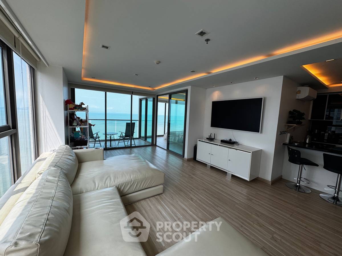 For SaleCondoPattaya, Bangsaen, Chonburi : 2-BR Condo at Wongamat Tower Condominium close to Sanctuary of Truth