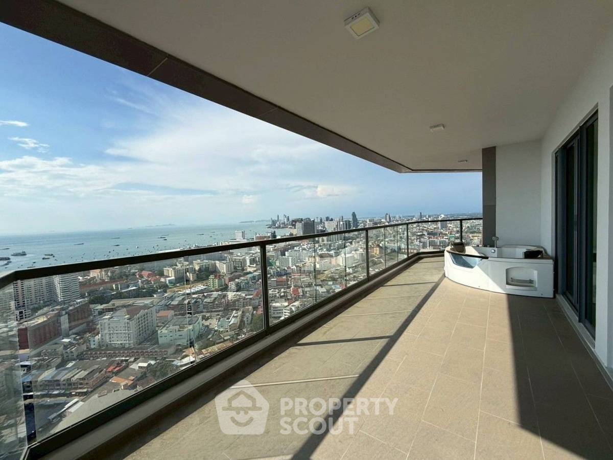 For SaleCondoPattaya, Bangsaen, Chonburi : 4-BR Condo at Arcadia Millennium Tower close to Pattaya South