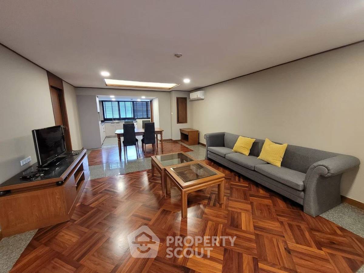 For RentCondoSukhumvit, Asoke, Thonglor : 2-BR Condo at United Tower Thong Lor near BTS Thong Lor