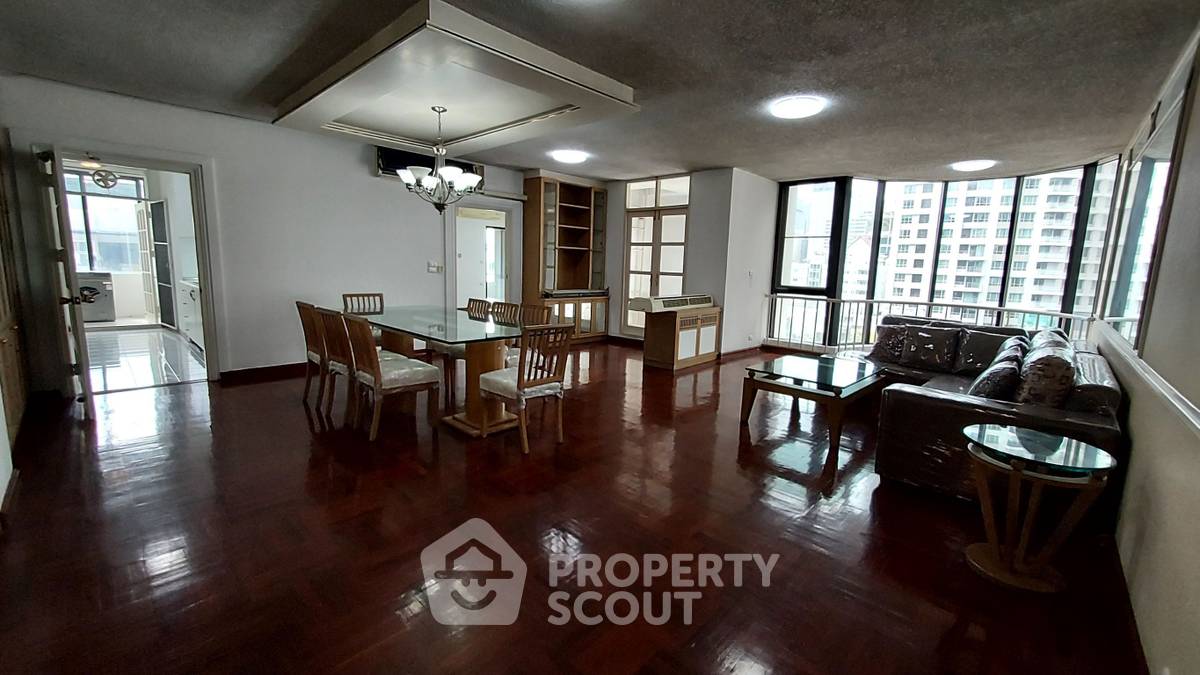 For RentCondoWitthayu, Chidlom, Langsuan, Ploenchit : 3-BR Condo at Vanicha Park Langsuan near BTS Chit Lom