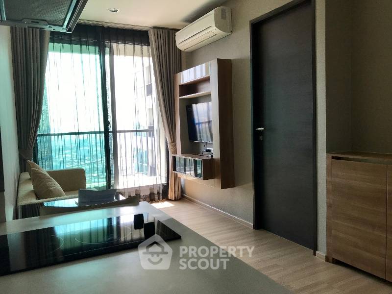 ให้เช่าคอนโดสาทร นราธิวาส : คอนโด 1-ห้องนอน ที่ ริธึ่ม สาทร ใกล้ BTS สะพานตากสิน