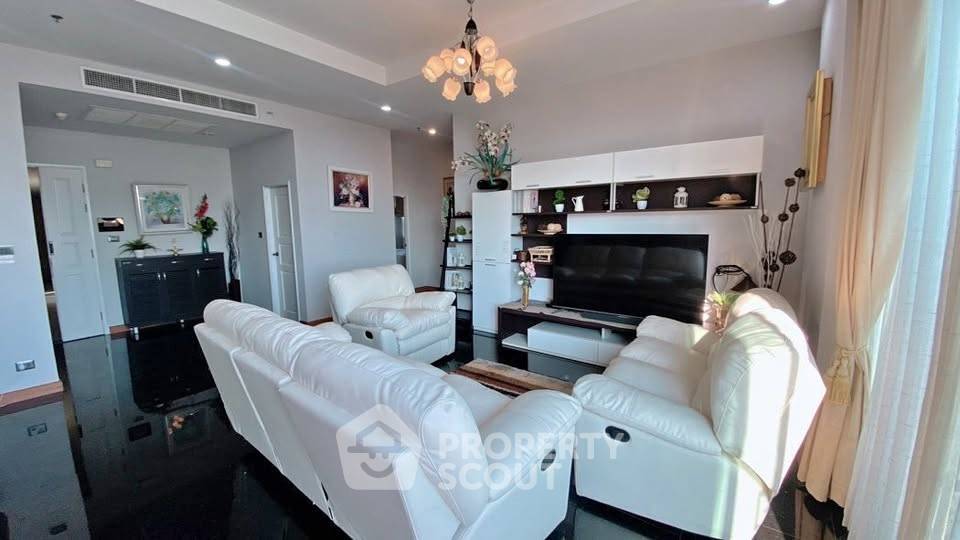 For RentCondoRama9, Petchburi, RCA : 4-BR Condo at Supalai Wellington near MRT Thailand Cultural Centre