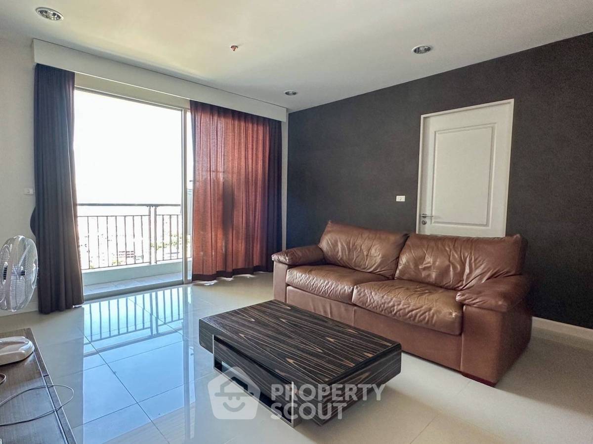 For SaleCondoWongwianyai, Charoennakor : 2-BR Condo at Q House Sathorn near BTS Krung Thon Buri