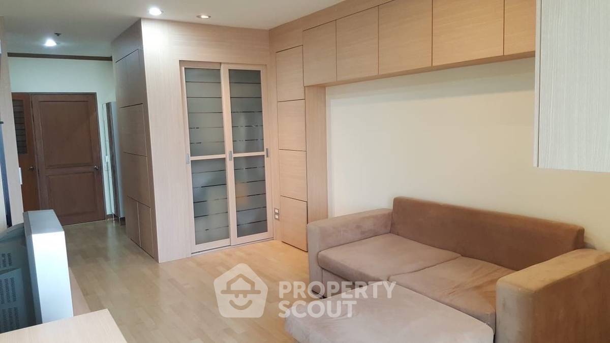 For SaleCondoWongwianyai, Charoennakor : 1-BR Condo at Ban Chao Phraya Condo near MRT Hua Lamphong