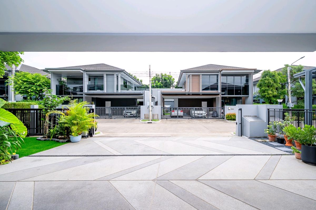 HousePattanakan, Srinakarin : Sansiri Setthasiri, Krungthep Kreetha 2