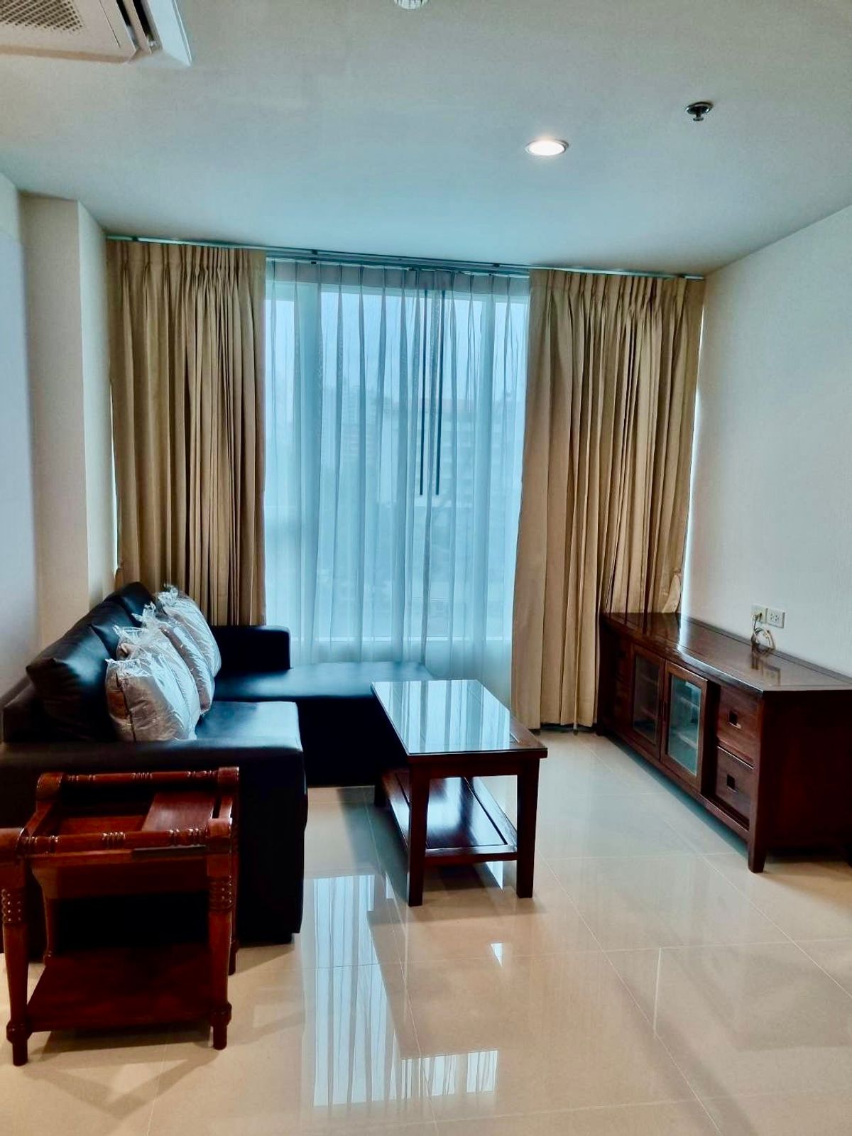 For RentCondoSukhumvit, Asoke, Thonglor : Rent Sukhumvit Living Town, size 67 sq.m., 6th floor, 1 bedroom, 1 bathroom *Newly decorated, ready to move in *