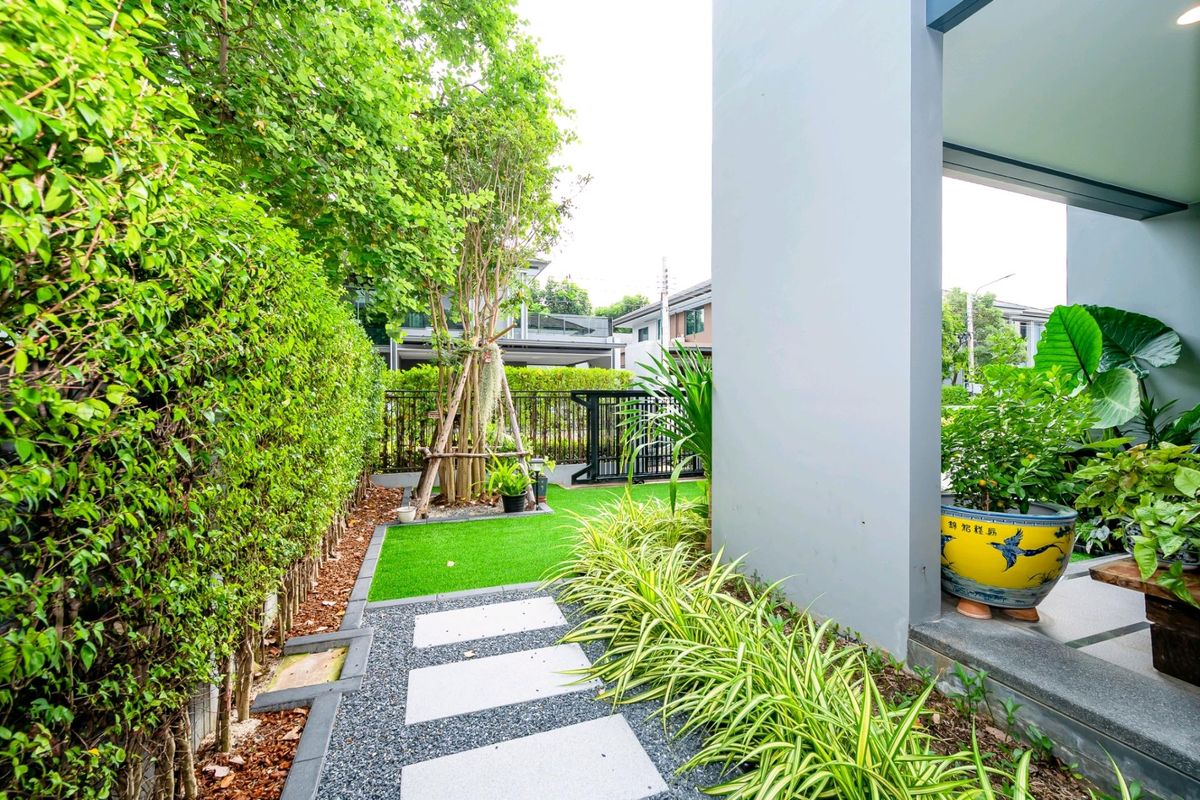 HousePattanakan, Srinakarin : Sansiri Setthasiri, Krungthep Kreetha 2