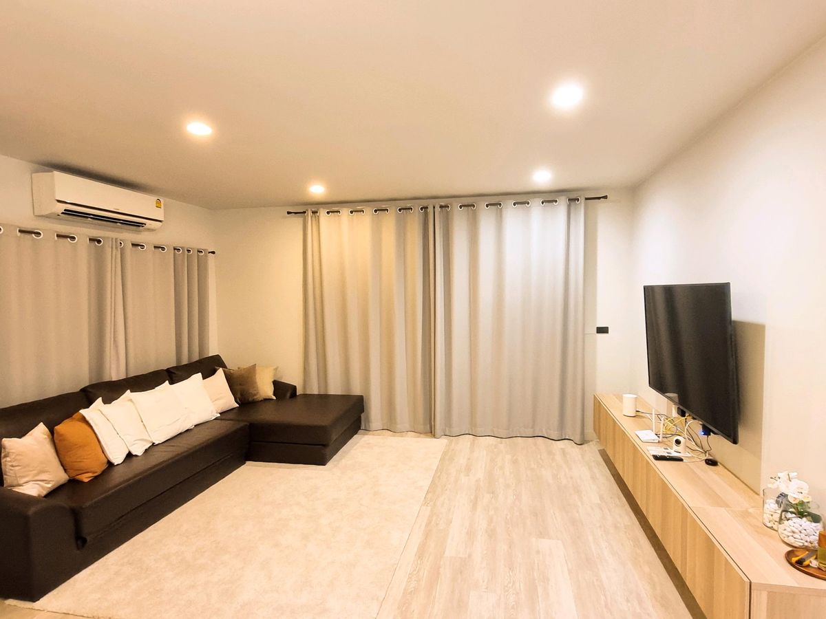 HousePattanakan, Srinakarin : Sansiri Setthasiri, Krungthep Kreetha 2