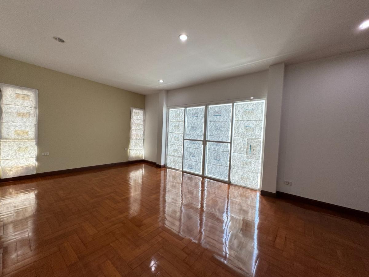 ขายทาวน์โฮมวิภาวดี ดอนเมือง หลักสี่ : 🔥ขายด่วน+🔥ทาวน์โฮม ซอยวิภาวดี 36 บ้านแฝดน่าอยู่รูปแบบทาวน์โฮม 3 ชั้น ย่านวิภาวดี 36