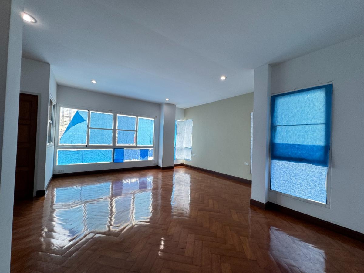 ขายทาวน์โฮมวิภาวดี ดอนเมือง หลักสี่ : 🔥ขายด่วน+🔥ทาวน์โฮม ซอยวิภาวดี 36 บ้านแฝดน่าอยู่รูปแบบทาวน์โฮม 3 ชั้น ย่านวิภาวดี 36