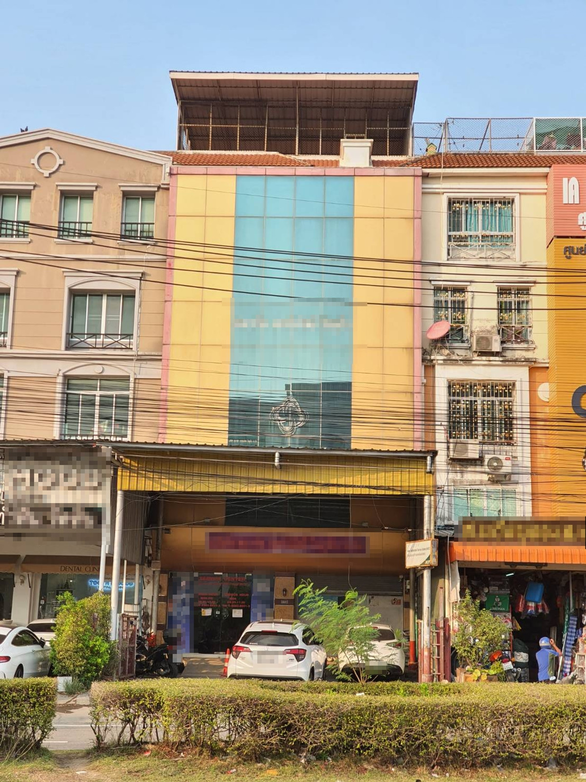 For SaleShop HouseBangna, Bearing, Lasalle : Selling a 4 -story commercial building, 2 half booths, Soi Bearing Sukhumvit 107, the building is very good.