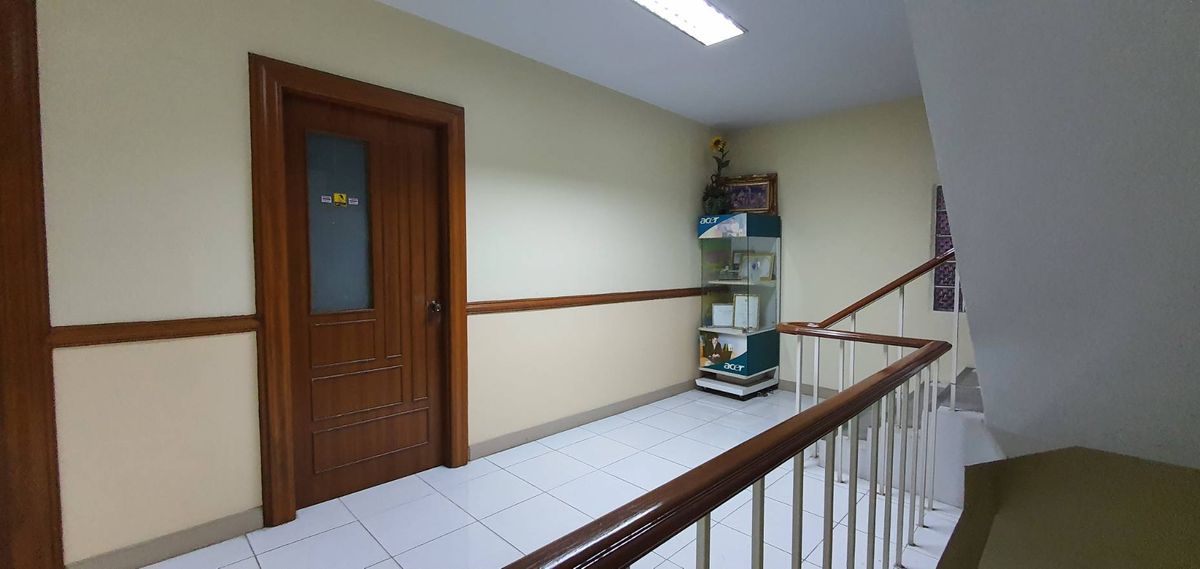 For SaleShop HouseBangna, Bearing, Lasalle : Selling a 4 -story commercial building, 2 half booths, Soi Bearing Sukhumvit 107, the building is very good.