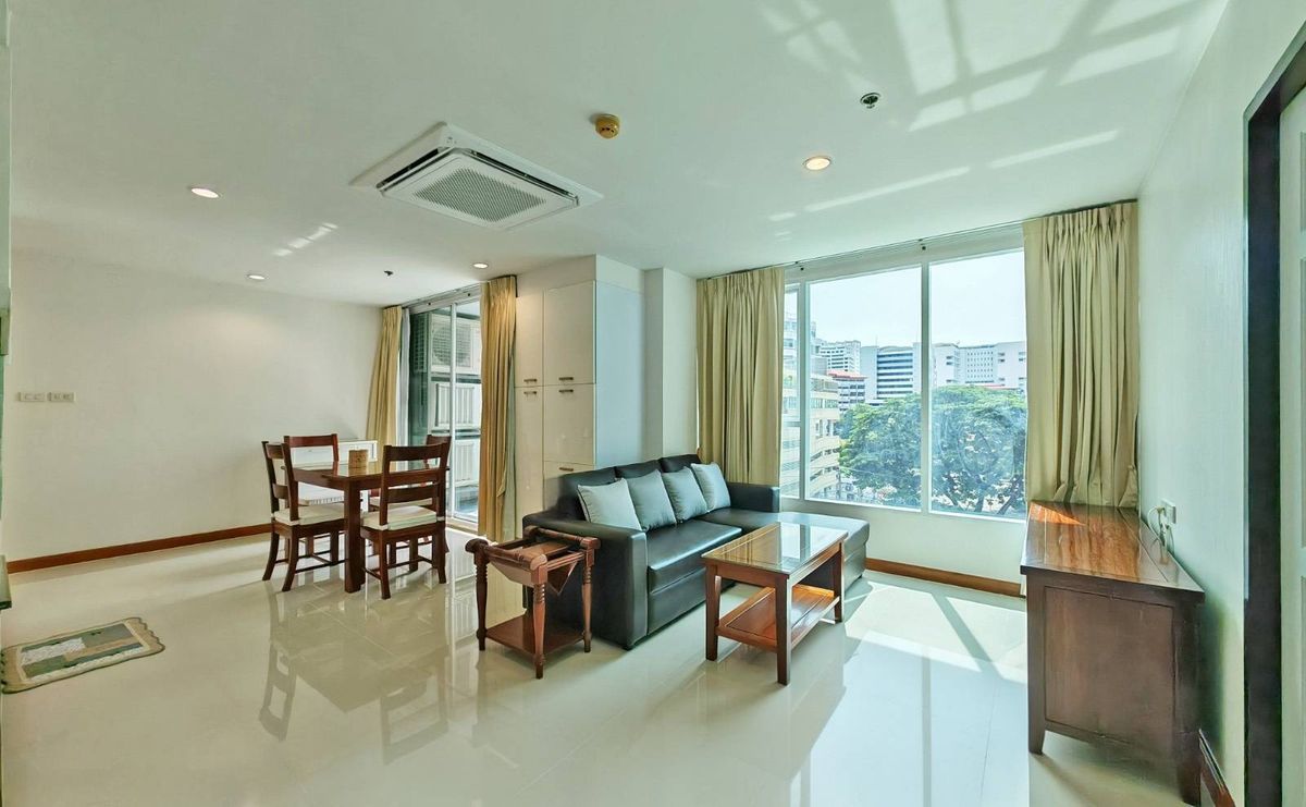 ให้เช่าคอนโดสุขุมวิท อโศก ทองหล่อ :  *ตกแต่งใหม่ พร้อมเข้าอยู่* Sukhumvit Living Town  ขนาด 67 ตร.ม. ชั้น 6,   1 ห้องนอน 1 ห้องน้ำ