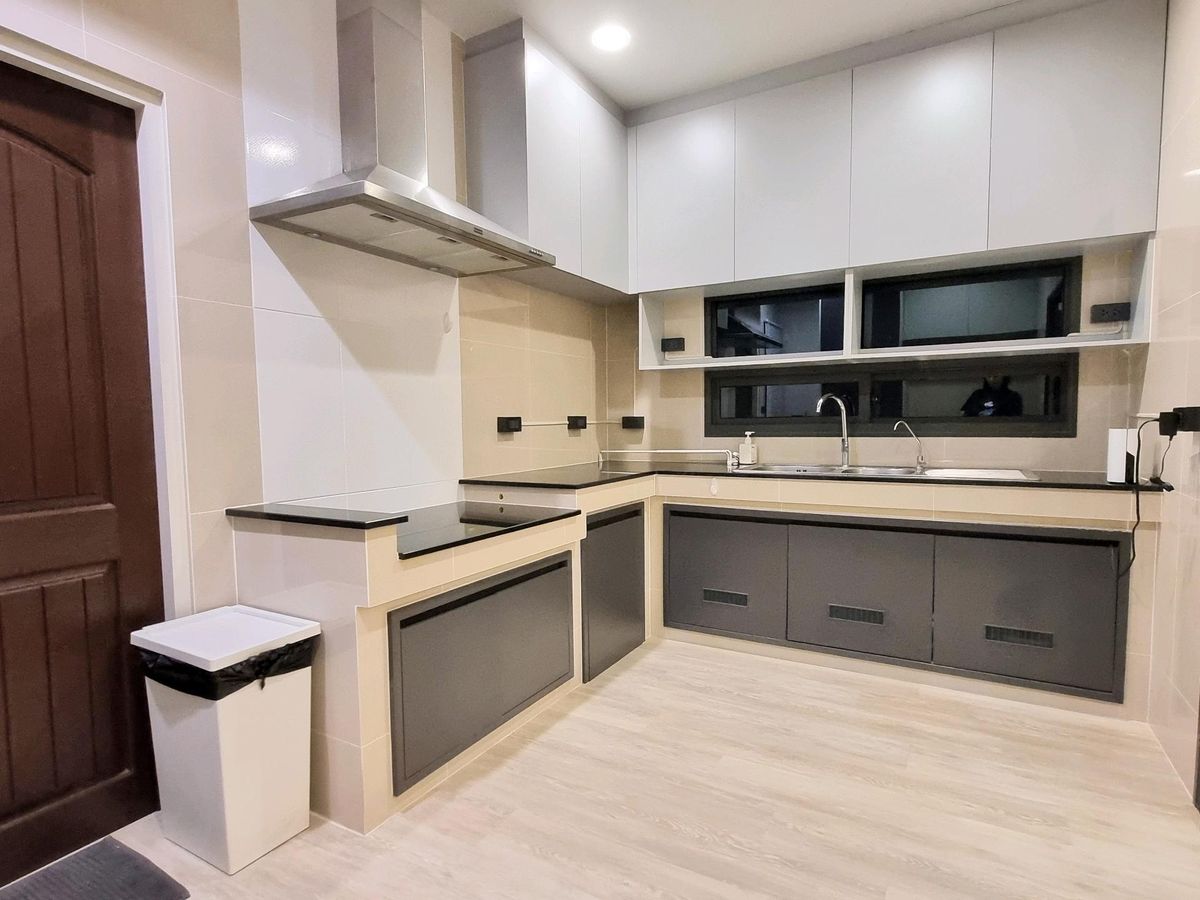 HousePattanakan, Srinakarin : Sansiri Setthasiri, Krungthep Kreetha 2