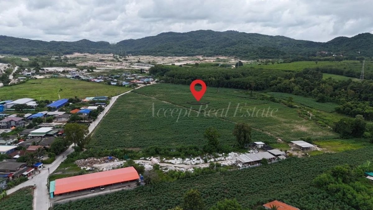 For SaleLandRayong : Large plot of land, Huai Pong, Rayong, on a public road 43-0-19 rai