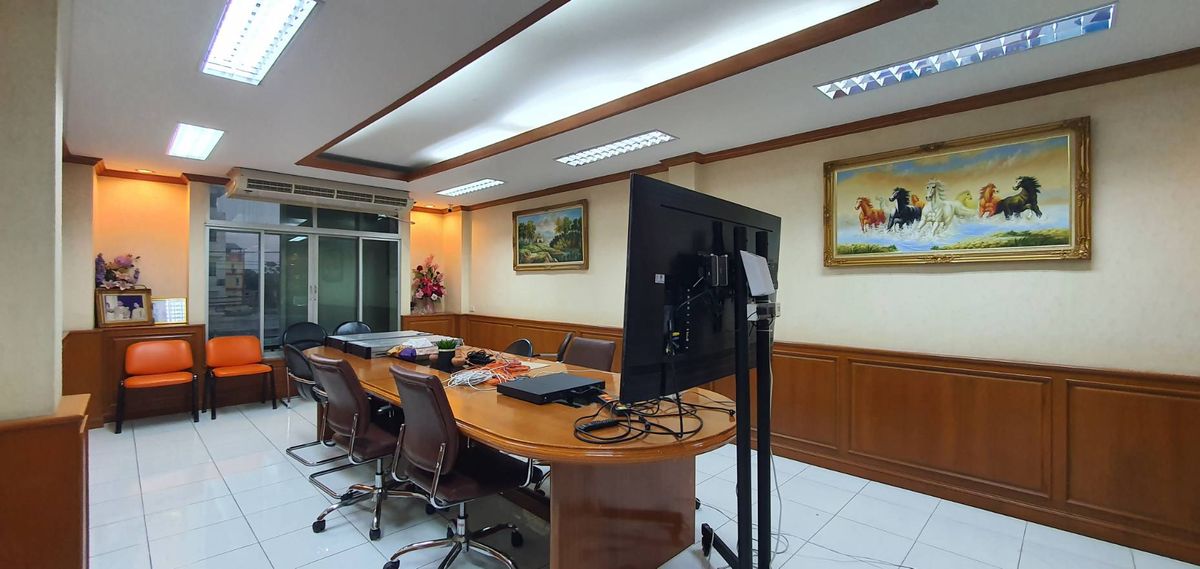 For SaleShop HouseBangna, Bearing, Lasalle : Selling a 4 -story commercial building, 2 half booths, Soi Bearing Sukhumvit 107, the building is very good.