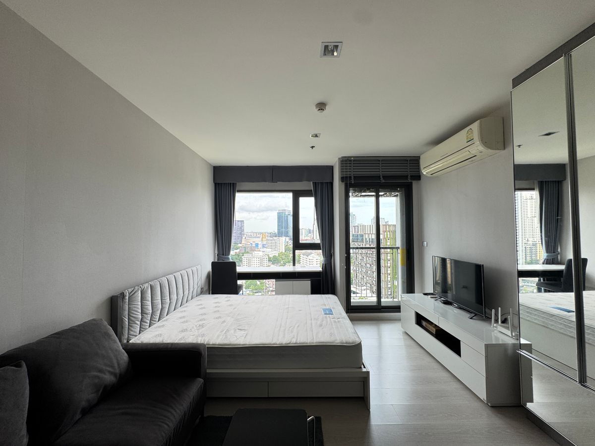 For RentCondoSukhumvit, Asoke, Thonglor : The cheapest in Thonglor. 🔥 Rental Condo Studio 24SQM. The room is empty. The view is beautiful. Quick calls before the room 065-2614622 Tammy