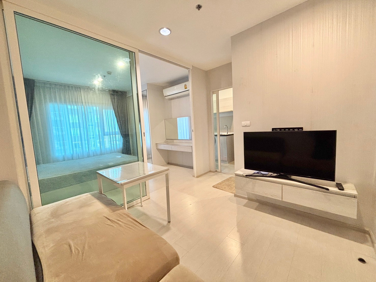 ให้เช่าคอนโดสมุทรปราการ สำโรง : เช่าคอนโด Aspire Erawan ตึกบี ห้องสวย ติดวอลล์เปเปอร์ วิวสระว่ายน้ำ ลมดี พร้อมเฟอร์นิเจอร์ครบๆ ส่วนกลางจัดเต็ม ติดBTSเอราวัณ  / โทร 099-149-5164