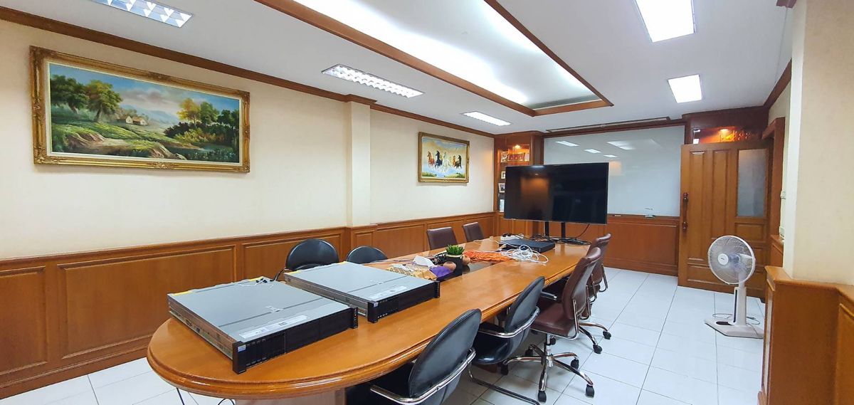 For SaleShop HouseBangna, Bearing, Lasalle : Selling a 4 -story commercial building, 2 half booths, Soi Bearing Sukhumvit 107, the building is very good.
