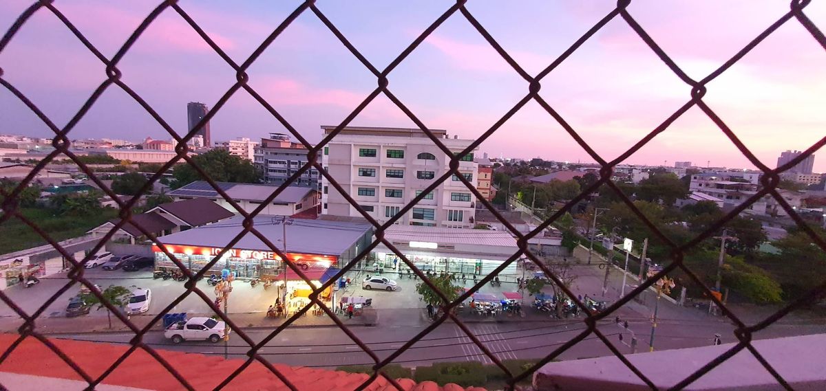 For SaleShop HouseBangna, Bearing, Lasalle : Selling a 4 -story commercial building, 2 half booths, Soi Bearing Sukhumvit 107, the building is very good.