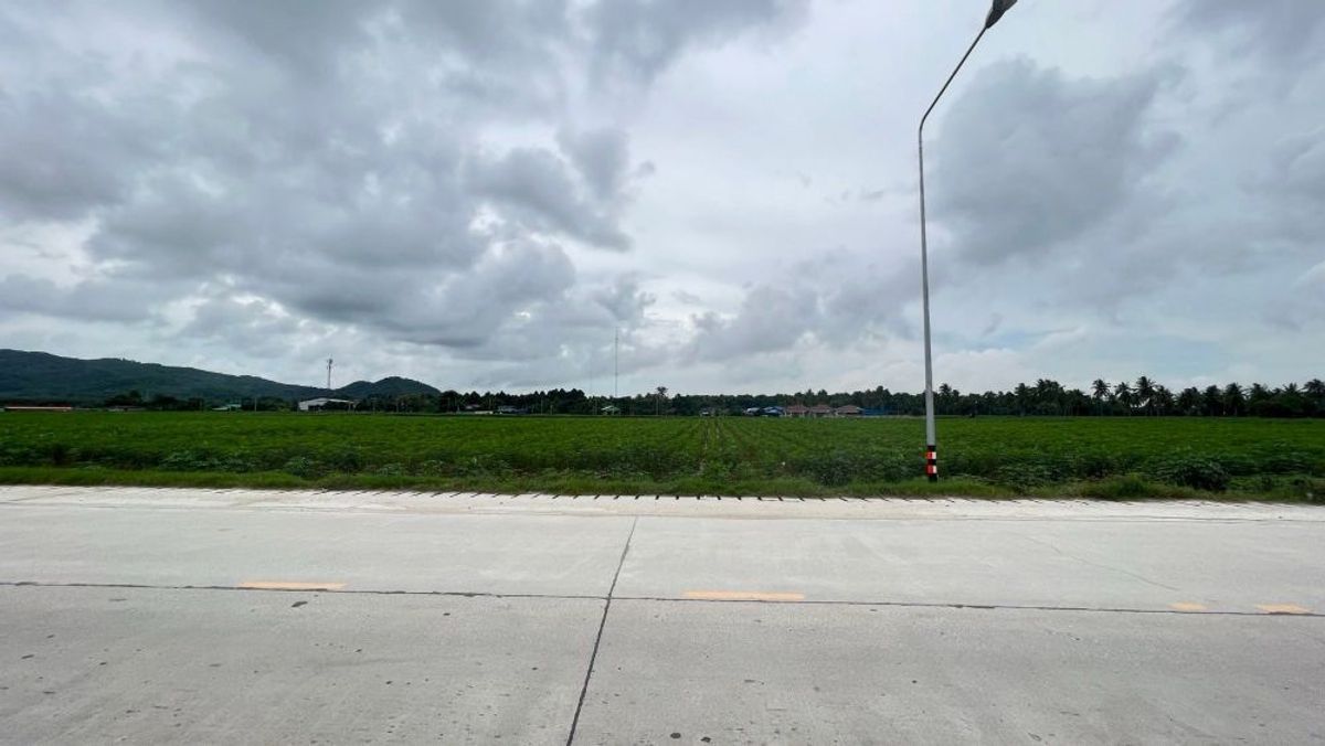 ขายที่ดินระยอง : ขายที่ดินแปลงใหญ่ ทำเลทอง ห้วยโป่ง ระยอง 120-0-55.9 ไร่