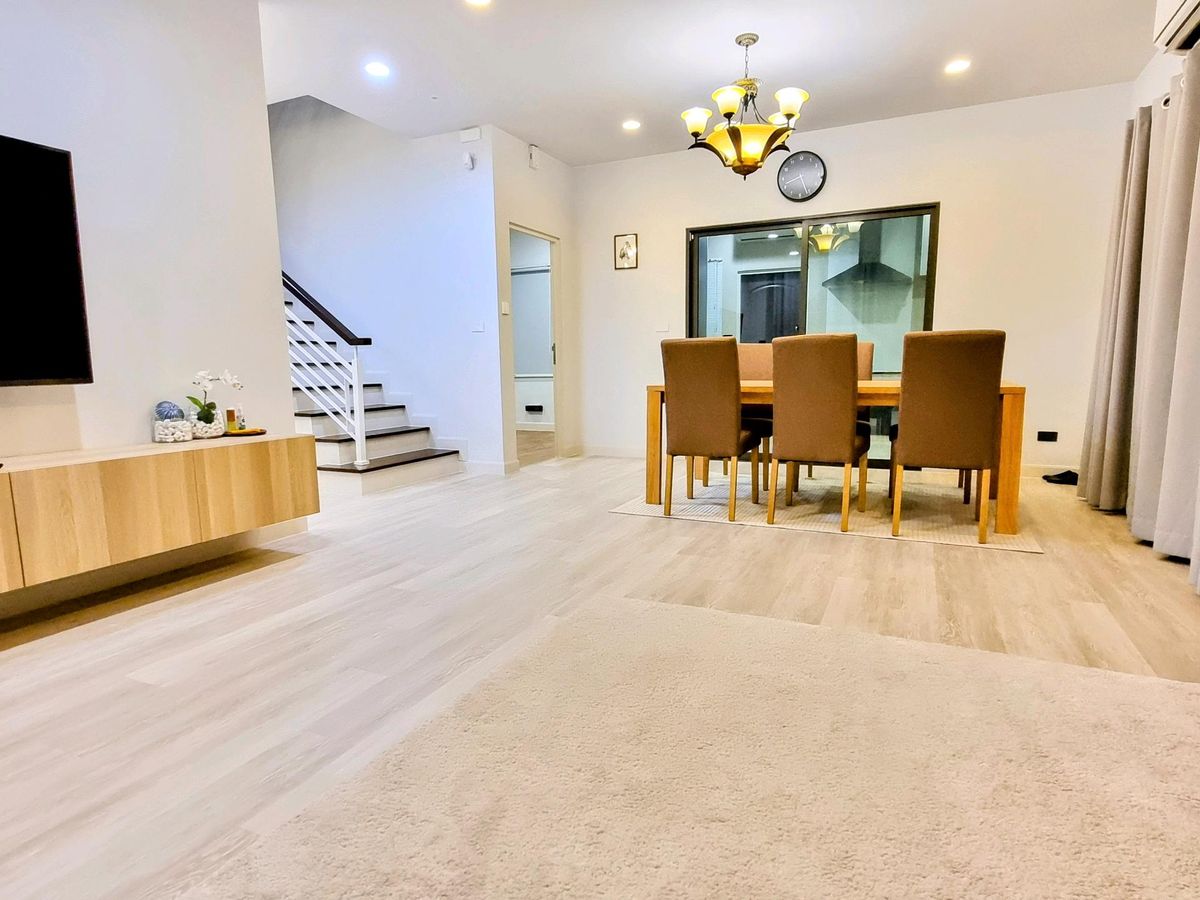 HousePattanakan, Srinakarin : Sansiri Setthasiri, Krungthep Kreetha 2