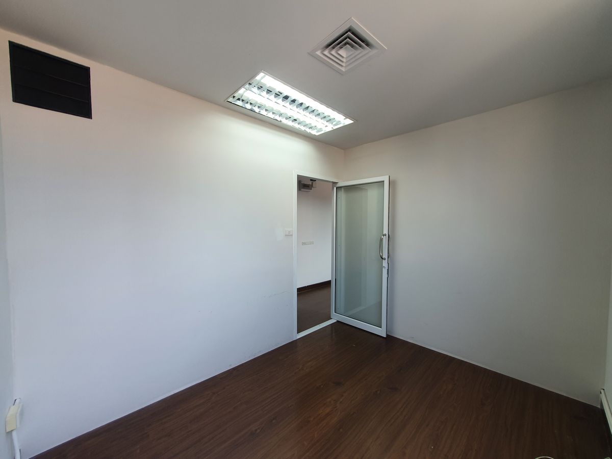 For RentOfficeSilom, Saladaeng, Bangrak : Office for Rent Near BTS / MRT (Silom Road) 