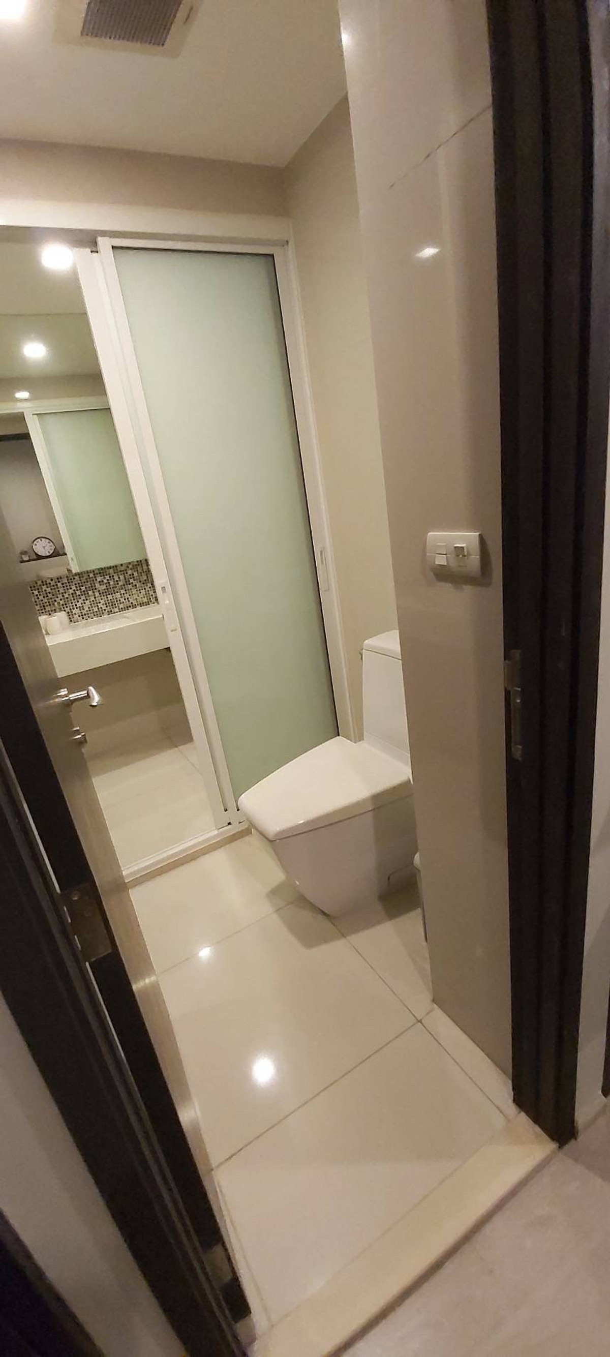 ให้เช่าคอนโดอ่อนนุช อุดมสุข : (ปล่อยเช่า) คอนโด RHYTHM สุขุมวิท 44/1  ราคาดีมาก! 1 นอน 35 Sq.m. เฟอร์+เครื่องใช้ไฟฟ้าครบ ㅡ ติด 🚆BTS พระโขนง