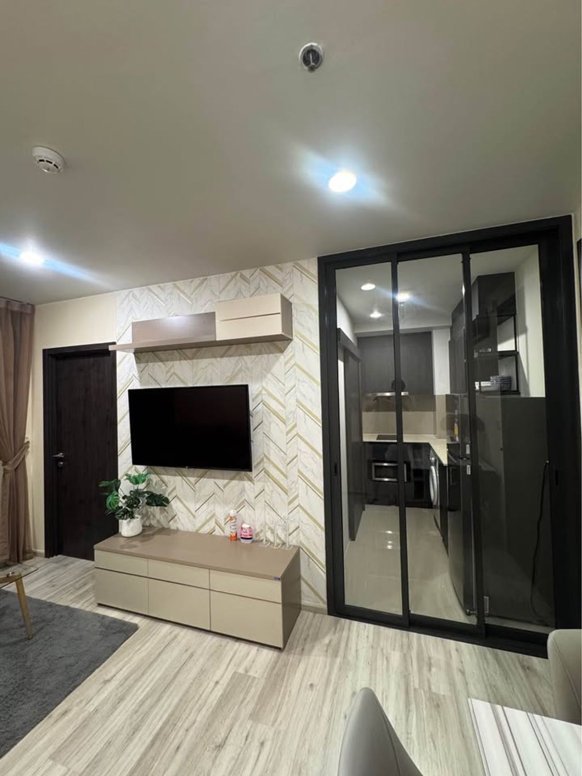 ให้เช่าคอนโดรัชดา ห้วยขวาง : เช่า RR551 XT Huaikhwang ห้องสวย เฟอร์นิเจอร์ครบ ใกล้รถไฟฟ้า MRT ห้วยขวาง