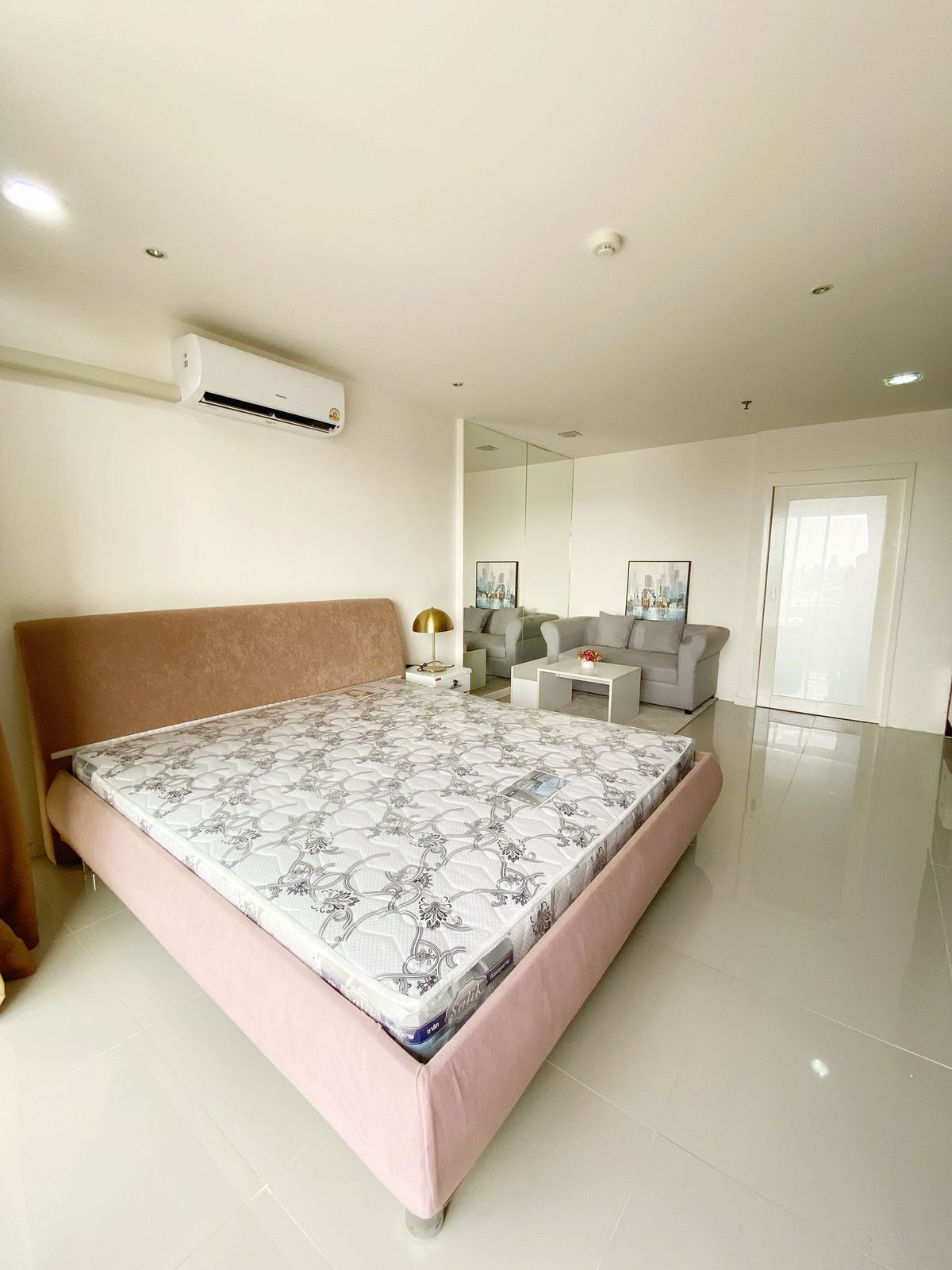 ให้เช่าคอนโดรัชดา ห้วยขวาง : เช่า RR547 Ratchada Orchid  ห้องสวย เฟอร์นิเจอร์ครบ ใกล้รถไฟฟ้า MRT สุทธิสาร