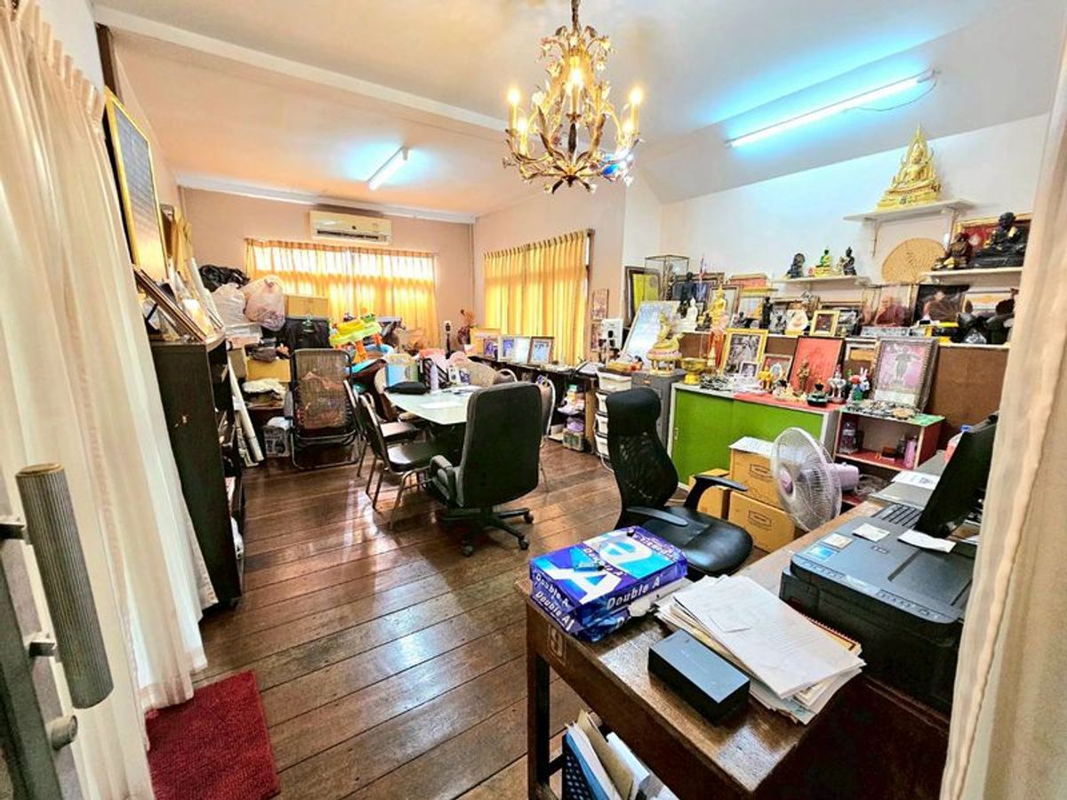 ให้เช่าโฮมออฟฟิศนวมินทร์ รามอินทรา :  ให้เช่า Home Office พร้อมโกดัง 107 ตารางวา ติดแม็คโคร รามอินทรา 76 จอดรถ 10 คัน เฟอร์นิเจอร์สำนักงานครบ เขตคันนายาว กรุงเทพมหานคร