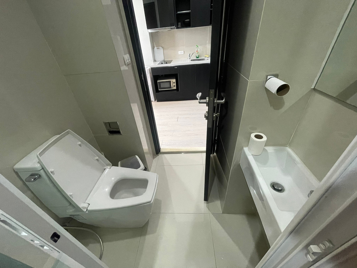 ให้เช่าคอนโดอ่อนนุช อุดมสุข : (ปล่อยเช่า) คอนโด RHYTHM สุขุมวิท 44/1  ราคาดีมาก! 1 นอน 35 Sq.m. เฟอร์+เครื่องใช้ไฟฟ้าครบ ㅡ ติด 🚆BTS พระโขนง