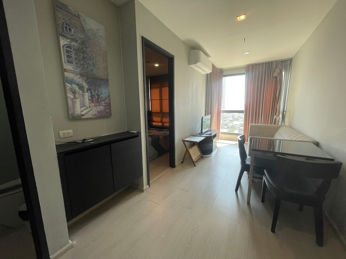 ให้เช่าคอนโดอ่อนนุช อุดมสุข : (ปล่อยเช่า) คอนโด RHYTHM สุขุมวิท 44/1  ราคาดีมาก! 1 นอน 35 Sq.m. เฟอร์+เครื่องใช้ไฟฟ้าครบ ㅡ ติด 🚆BTS พระโขนง