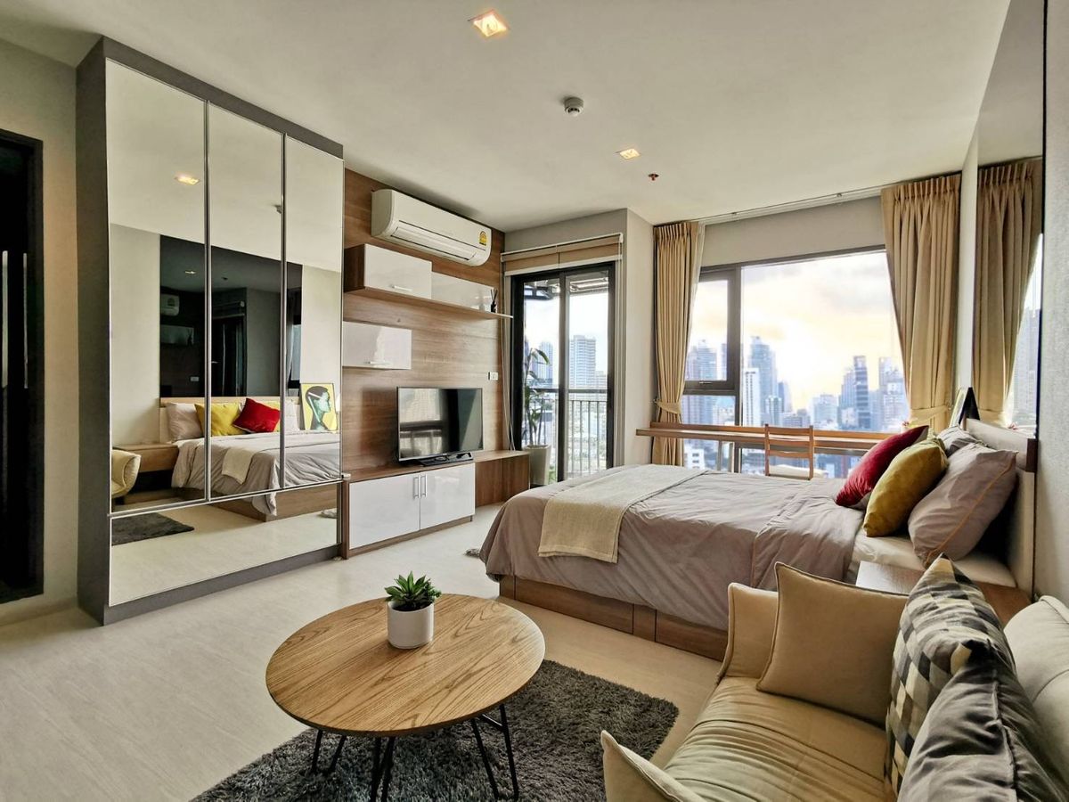 ให้เช่าคอนโดสุขุมวิท อโศก ทองหล่อ : ให้เช่าห้อง Studio 30 ตร.ม.ห้องสวย Built-in อย่างดี เฟอร์ครบ+เครื่องใช้ไฟฟ้าครบ 