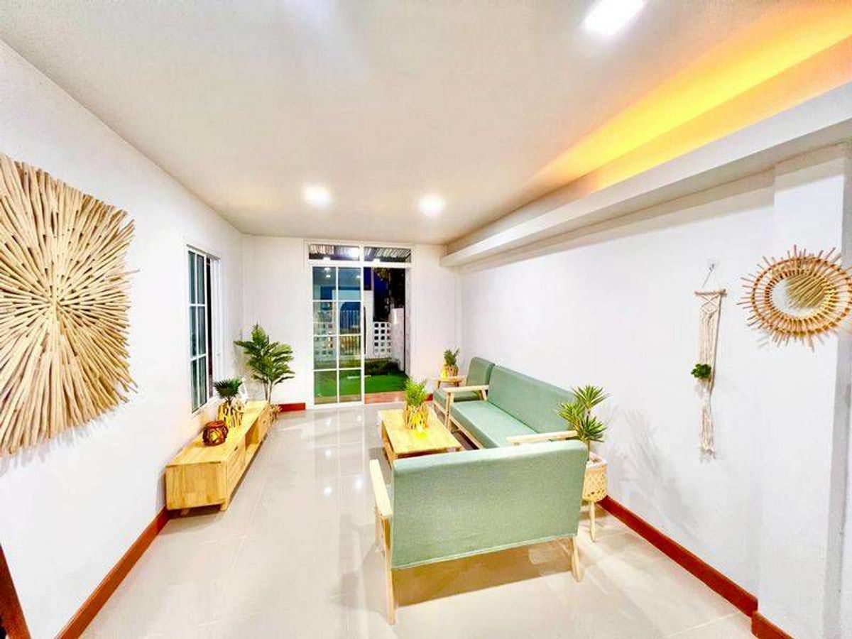 For SaleTownhomePathum Thani,Rangsit, Thammasat : 2 -storey Town House for sale, Piyawaram Khlong 4, an area of 24 square wah, 3 bedrooms, ready to move in. Sava Pracharat Road, Bueng Yi Tho Subdistrict, Thanyaburi District, Pathum Thani Province