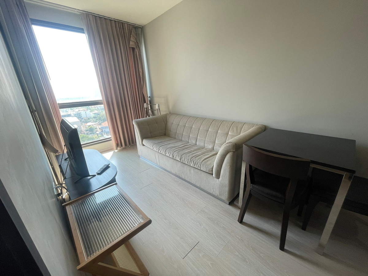 ให้เช่าคอนโดอ่อนนุช อุดมสุข : (ปล่อยเช่า) คอนโด RHYTHM สุขุมวิท 44/1  ราคาดีมาก! 1 นอน 35 Sq.m. เฟอร์+เครื่องใช้ไฟฟ้าครบ ㅡ ติด 🚆BTS พระโขนง